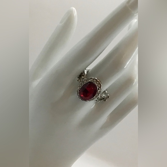 SILVERTONE RED CLEAR RHINESTONE STRETCH COCKTAIL RING - Picture 1 of 2